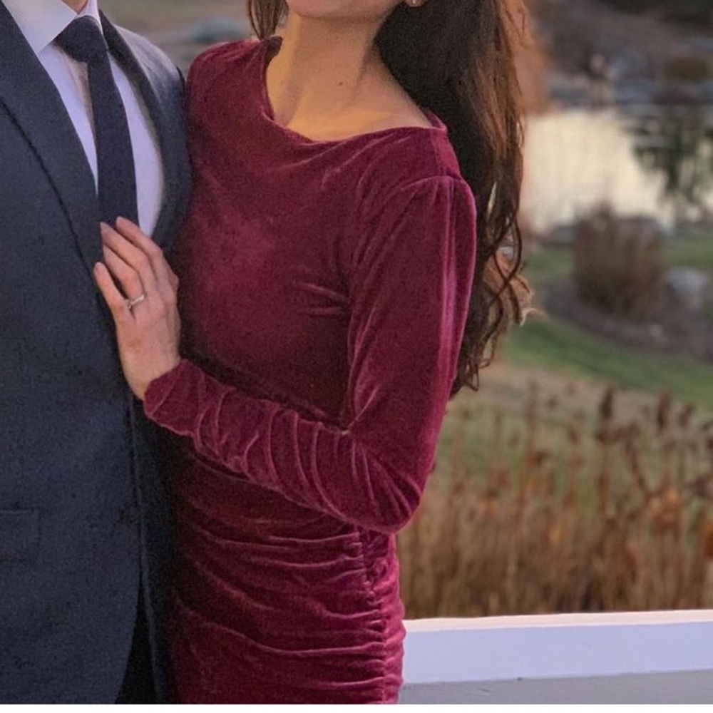 Perfect condition velvet lulus mini dress